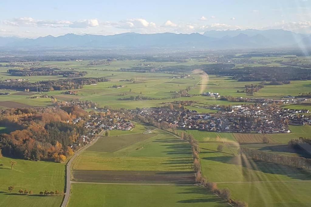Kleine Gemuetliche Mansardenwohnung Im Suedosten Muenchens Assling Kültér fotó