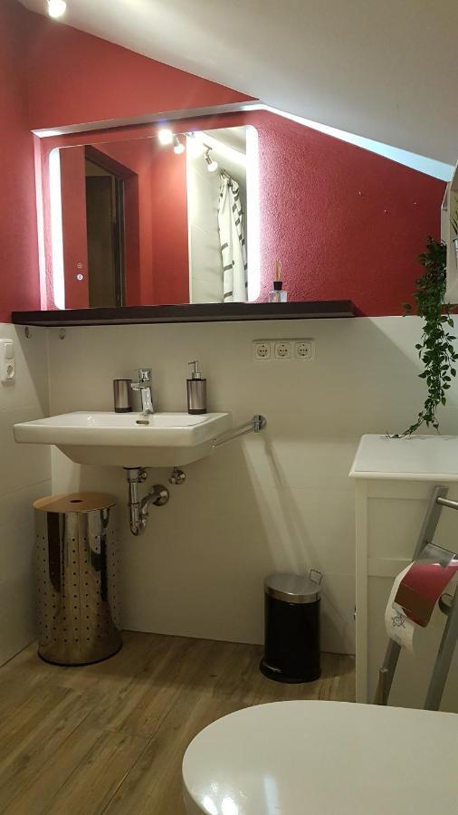Kleine Gemuetliche Mansardenwohnung Im Suedosten Muenchens Assling Kültér fotó