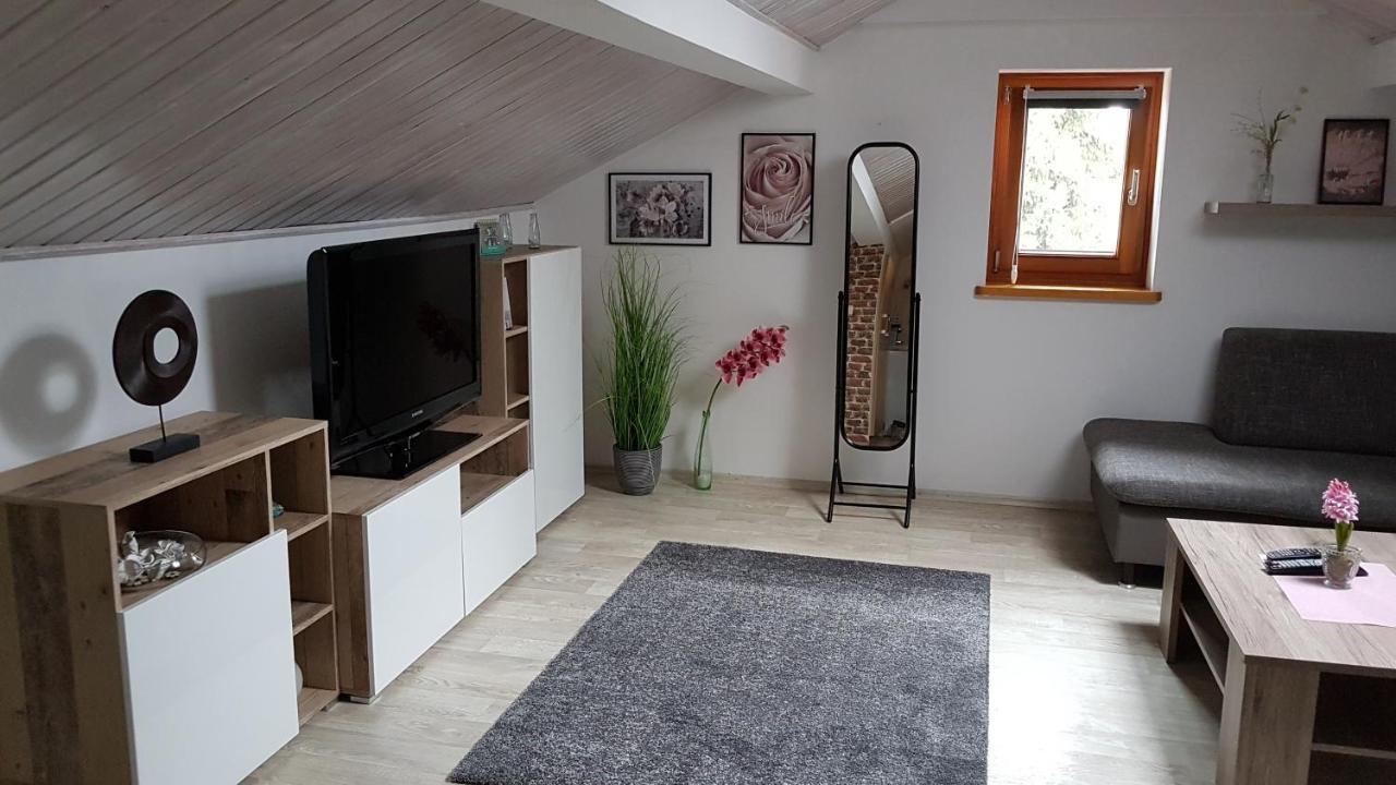 Kleine Gemuetliche Mansardenwohnung Im Suedosten Muenchens Assling Kültér fotó