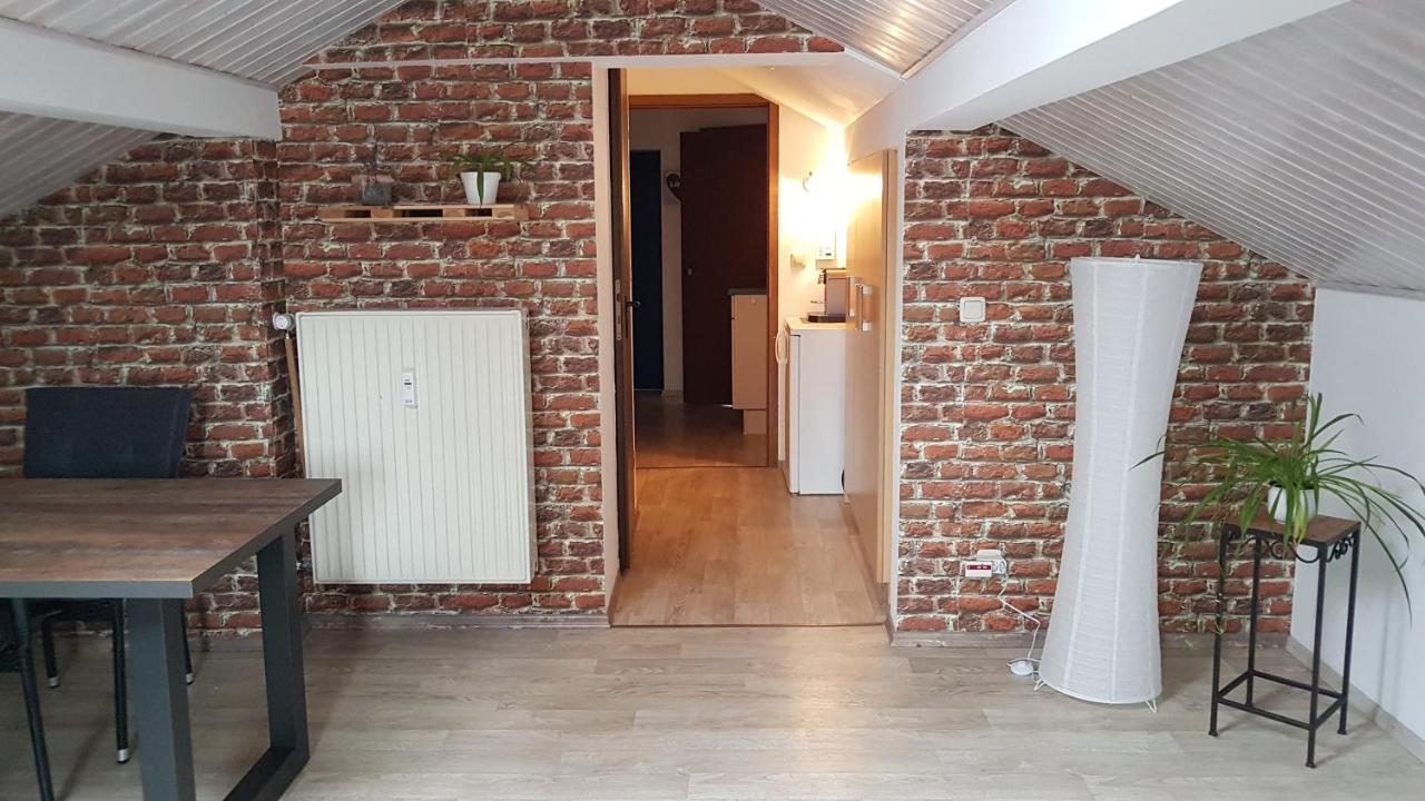 Kleine Gemuetliche Mansardenwohnung Im Suedosten Muenchens Assling Kültér fotó