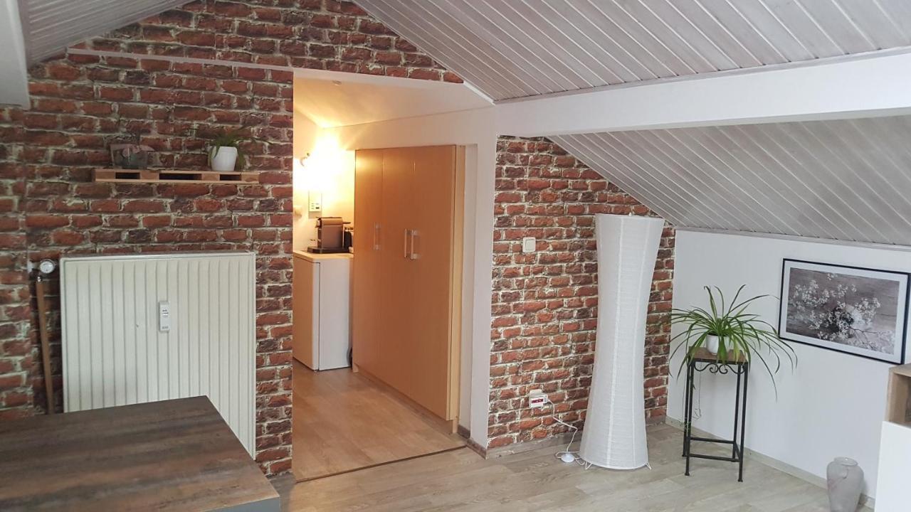 Kleine Gemuetliche Mansardenwohnung Im Suedosten Muenchens Assling Kültér fotó