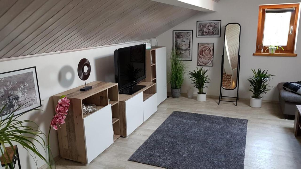 Kleine Gemuetliche Mansardenwohnung Im Suedosten Muenchens Assling Kültér fotó