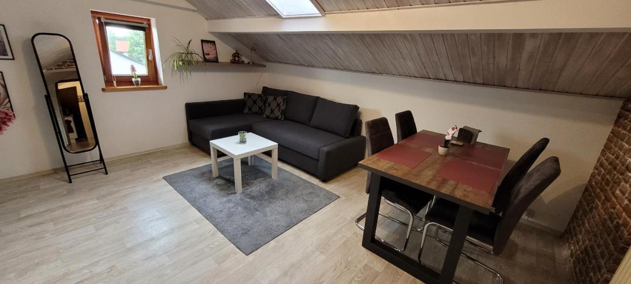 Kleine Gemuetliche Mansardenwohnung Im Suedosten Muenchens Assling Kültér fotó