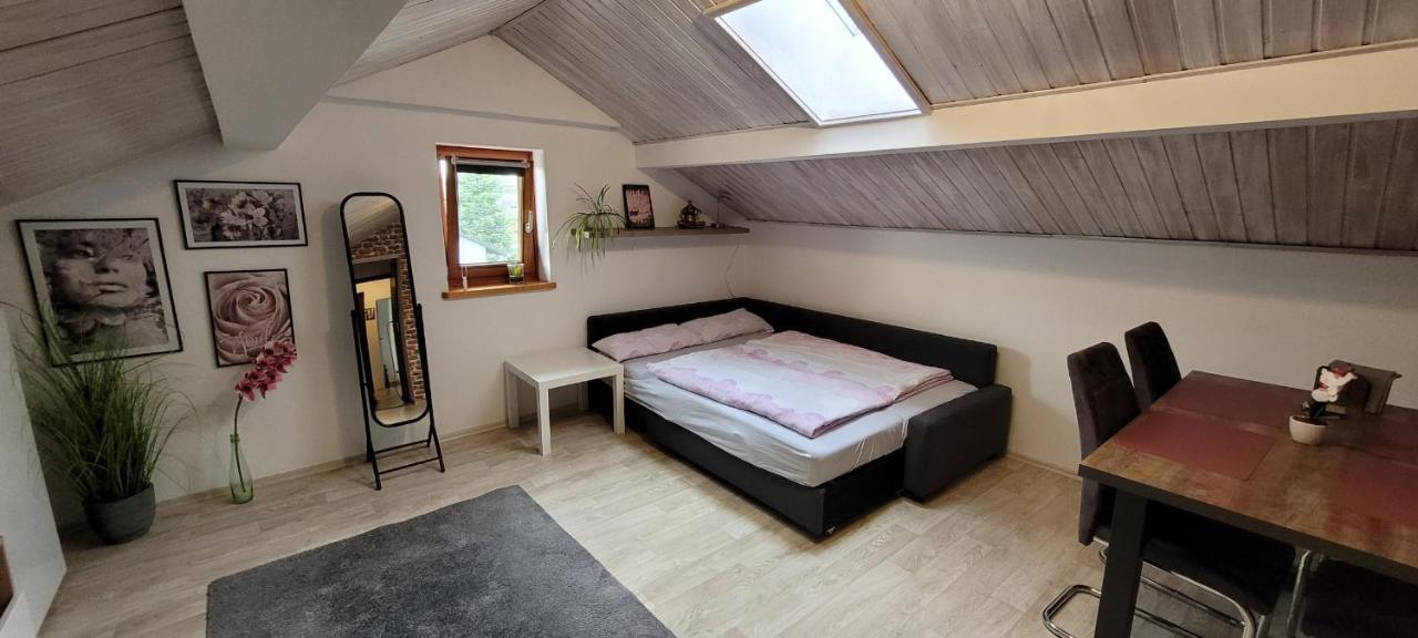 Kleine Gemuetliche Mansardenwohnung Im Suedosten Muenchens Assling Kültér fotó